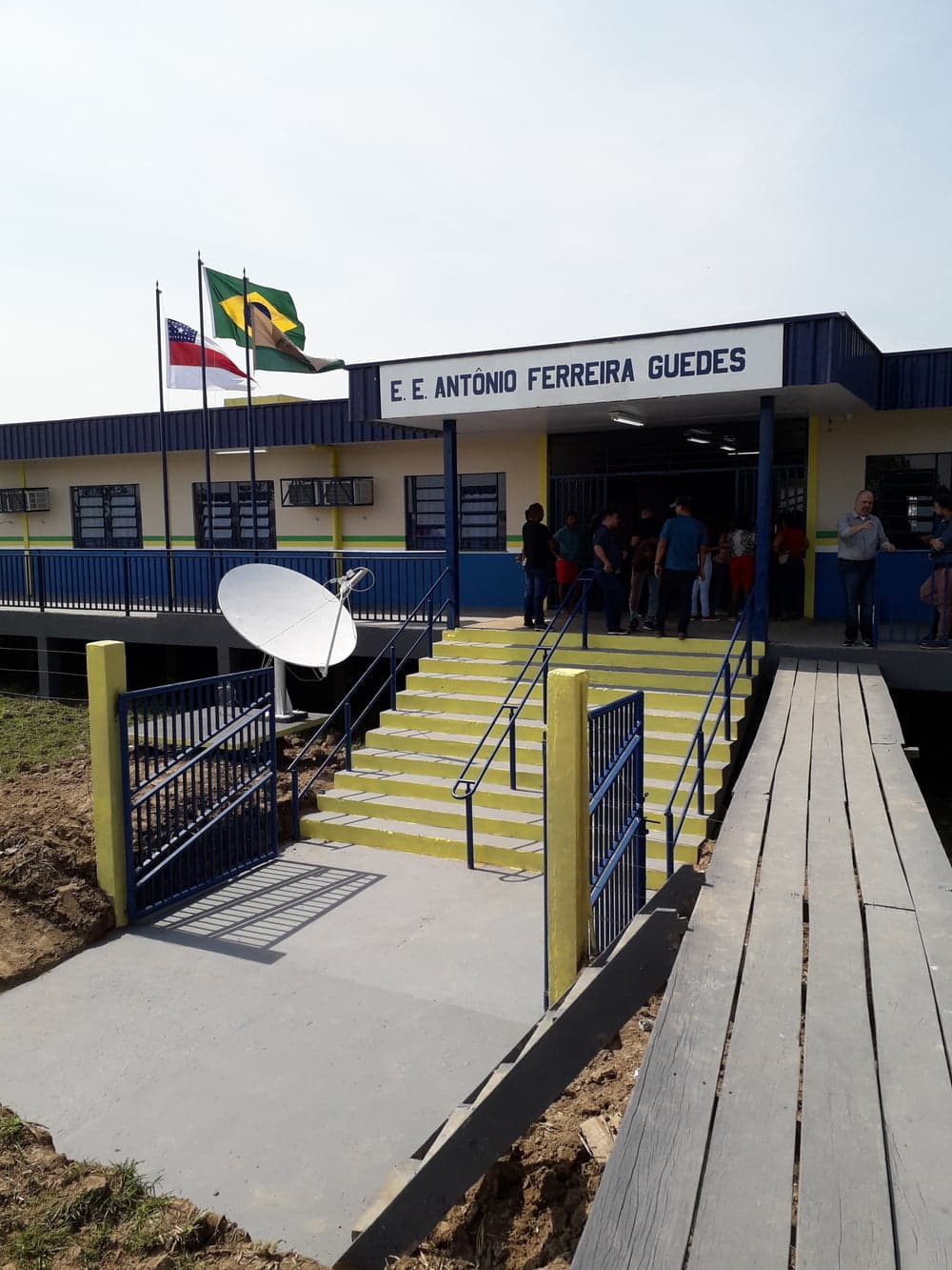 Escola no Careiro da Várzea recebe internet 5G e ministro das Comunicações