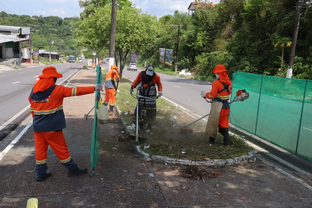 Ação de limpeza é intensificada nas principais avenidas de Manaus