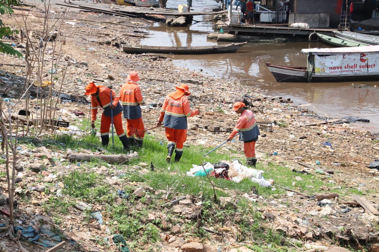 Orla da Panair recebe serviços de limpeza da Prefeitura de Manaus