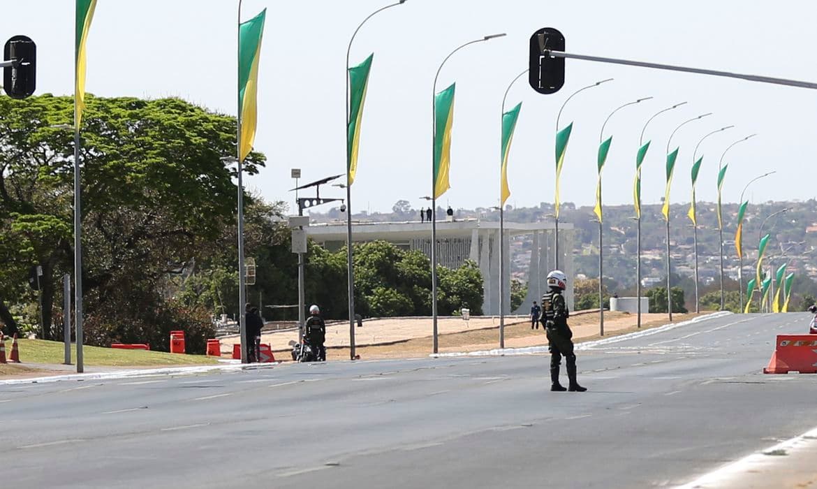Esplanada dos Ministérios está bloqueada para veículos