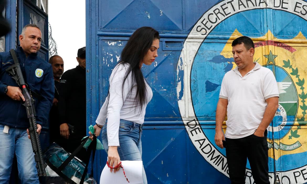 Caso Henry: STJ mantém Monique em liberdade e Jairinho, preso