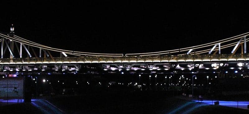 Após dez anos, ponte metálica da avenida 7 de Setembro recebe iluminação