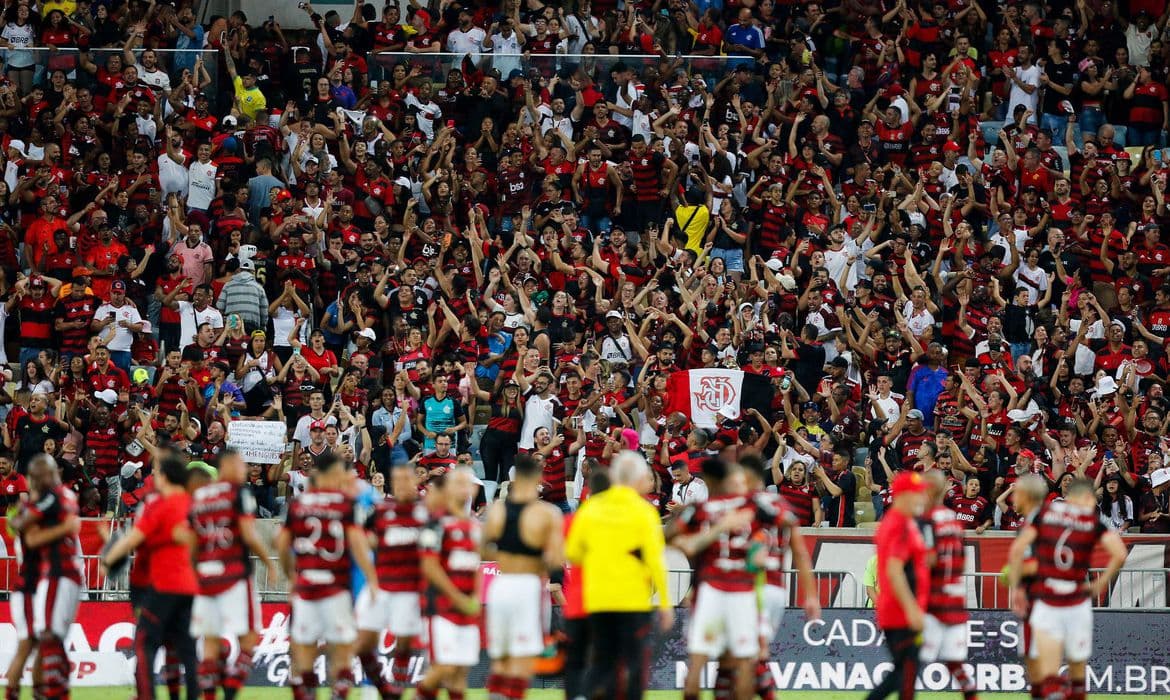 Flamengo vence o Atlético-MG e celebra vitória antes de decidir Copa do Brasil