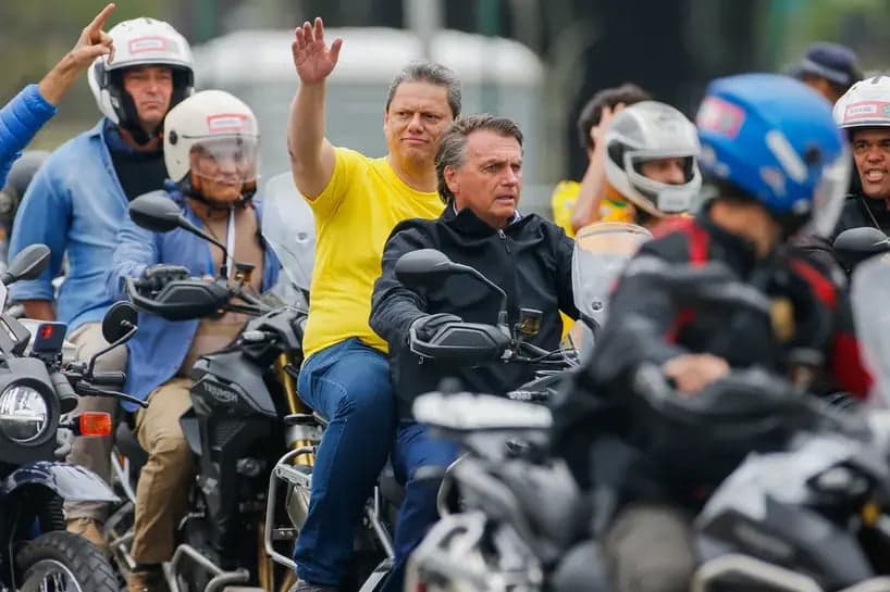 Bolsonaro participa de motociata em São Paulo