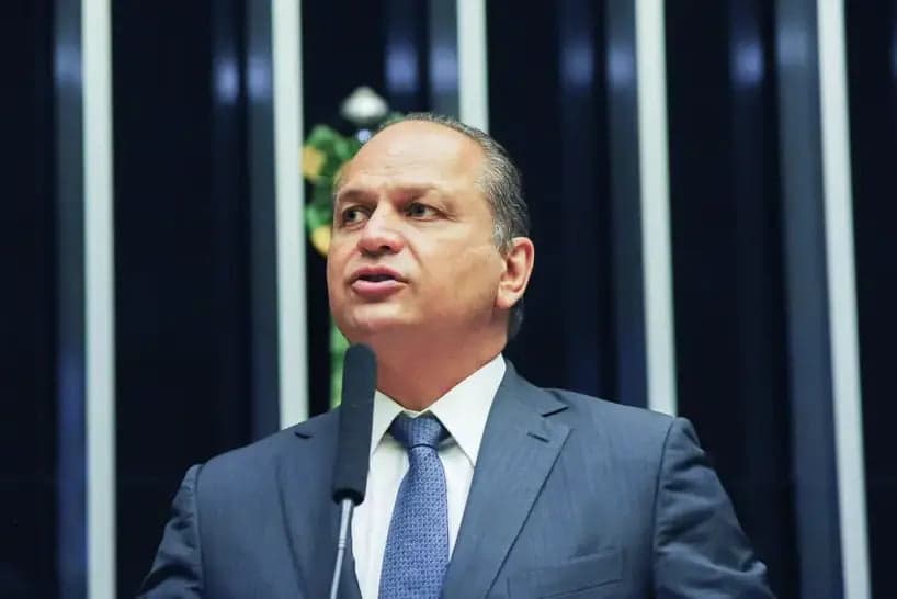 Líder do governo Bolsonaro defende aumento do número de ministros do STF