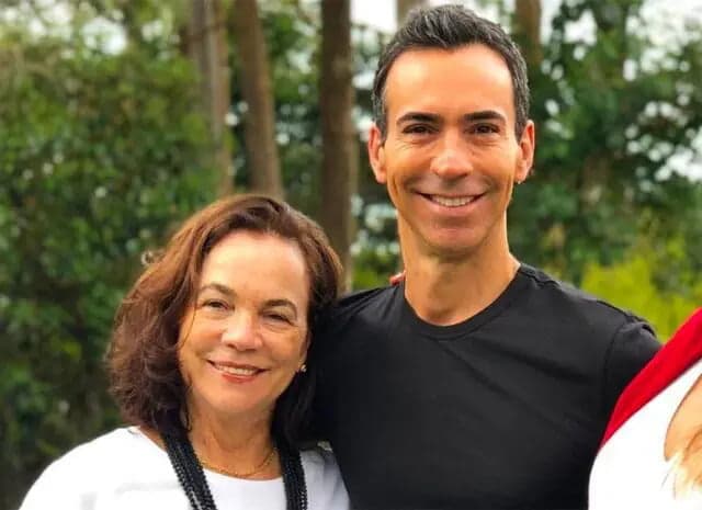 Mãe do jornalista Cesar Tralli morre em acidente aéreo em SP