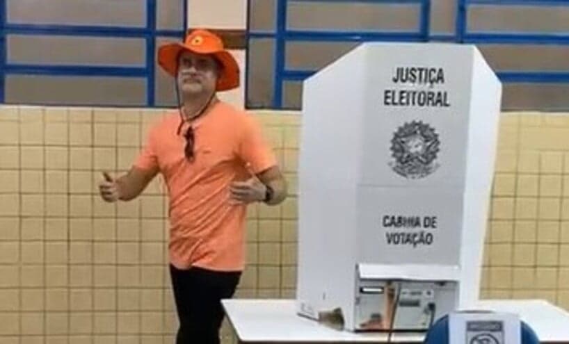 David Almeida vota em escola na Betânia
