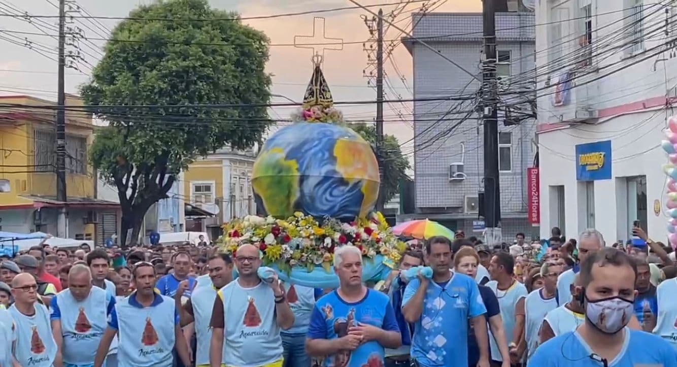 Centenas de fiéis participam de Procissão da Nossa Senhora de Aparecida