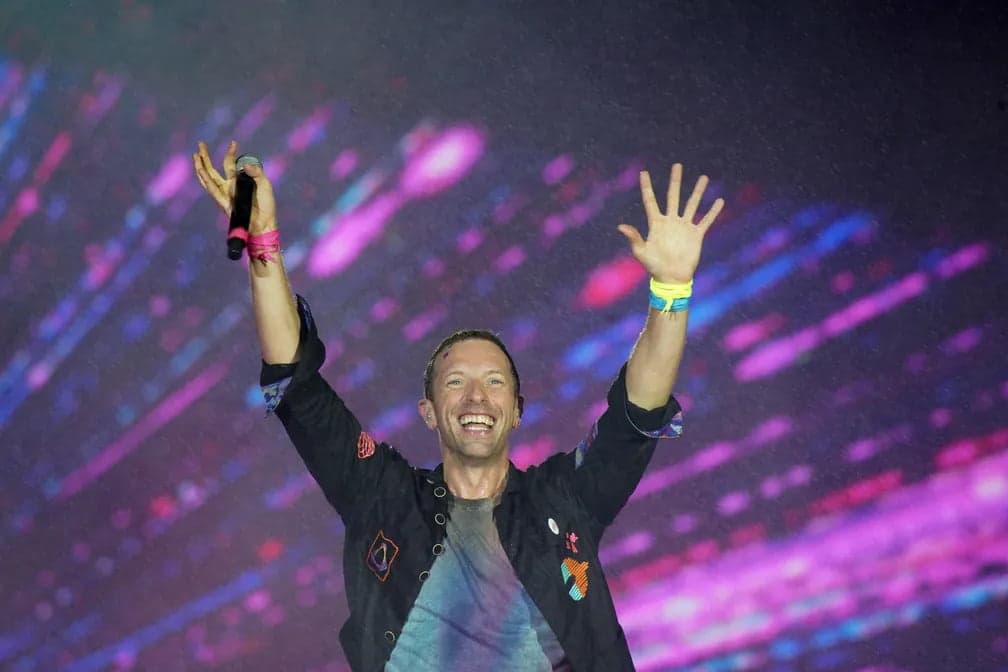 Coldplay anuncia adiamento de shows no Brasil após infecção de Chris Martin