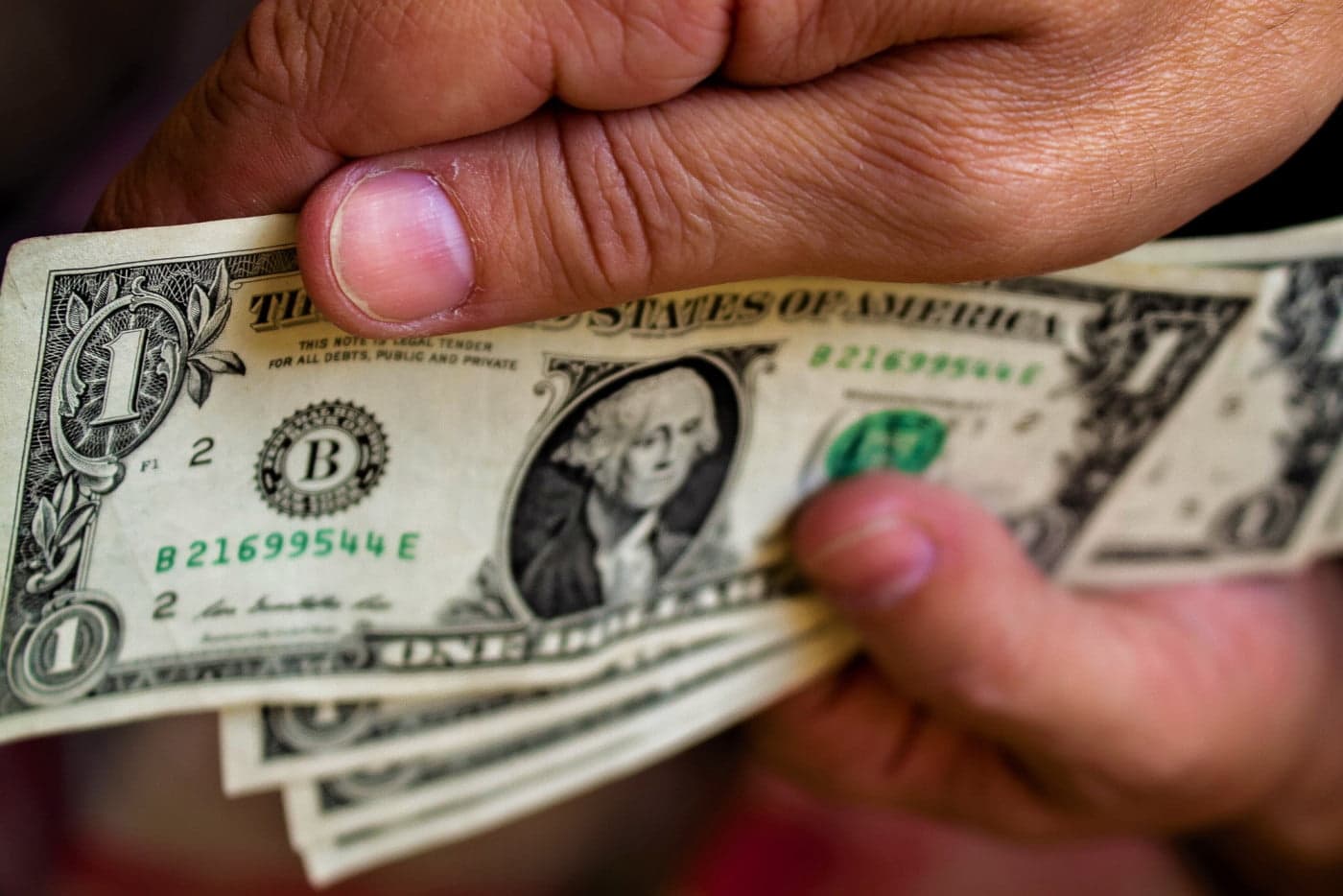 Dólar fecha em R$ 6,06 e atinge recorde desde criação do Plano Real há 30 anos