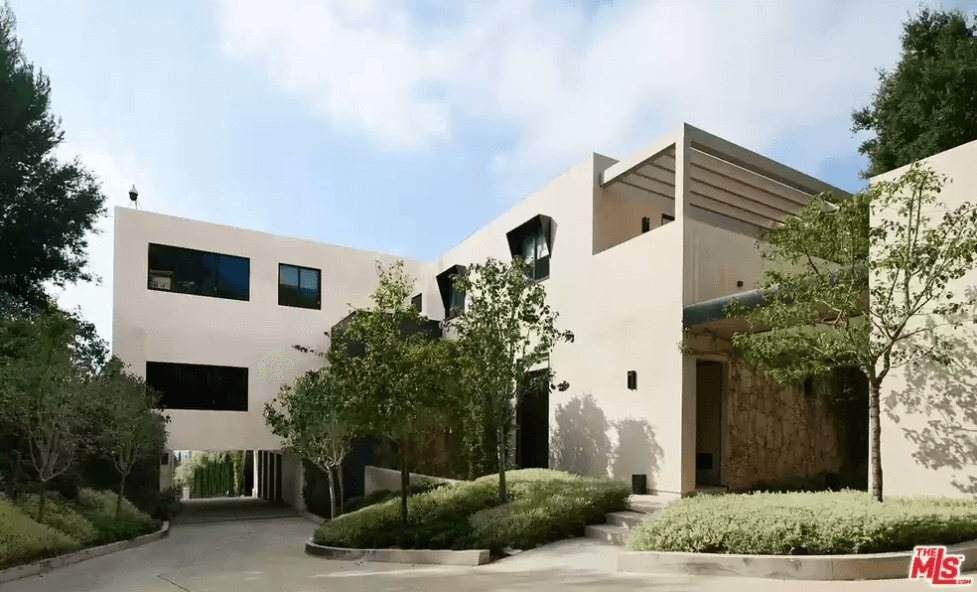 Kylie Jenner coloca mansão a venda por R$114 milhões