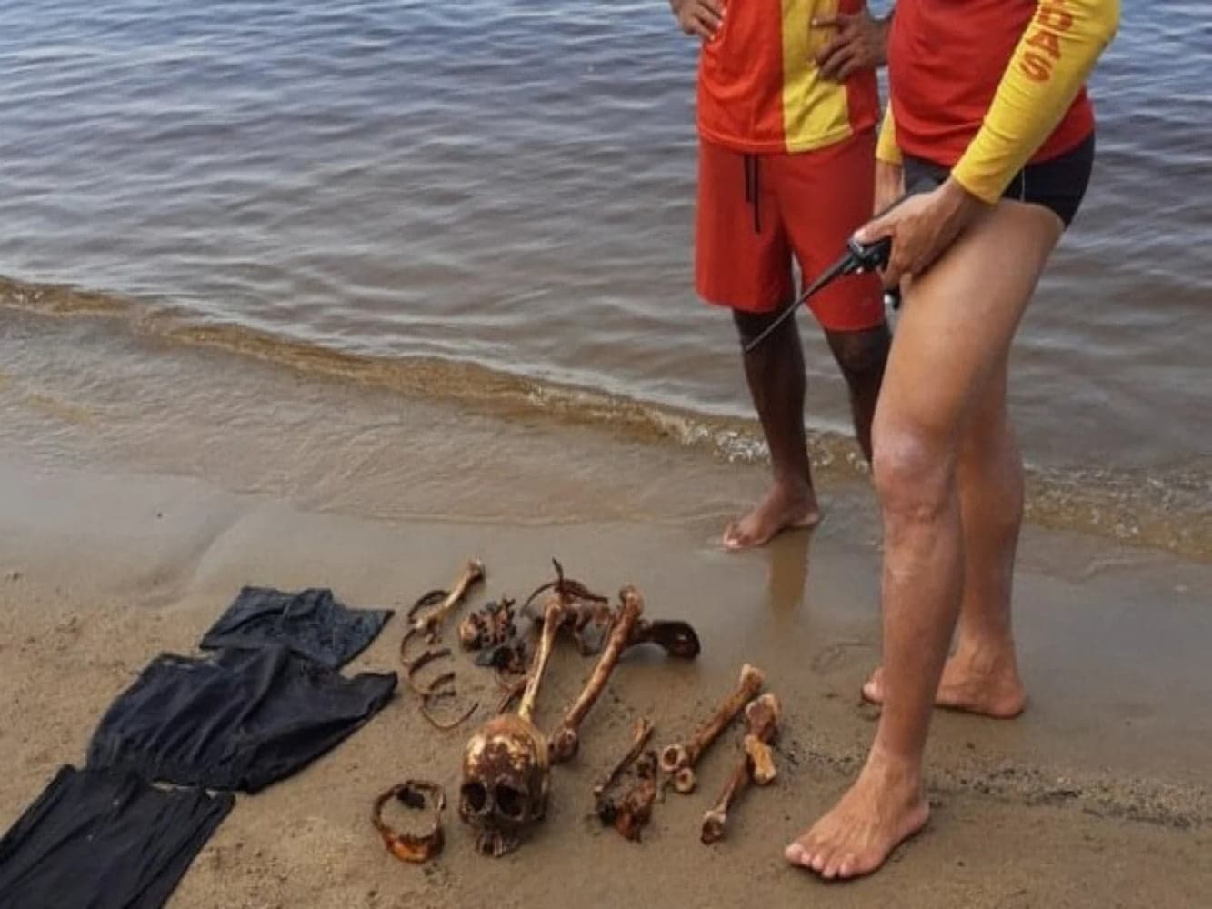 IML analisa ossada humana encontrada na praia da Ponta Negra