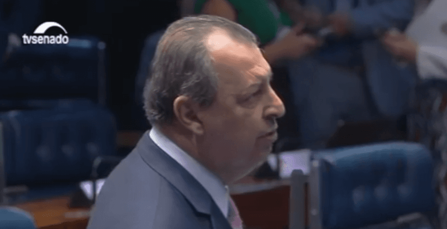 Omar diz que comando do CMA deve “se dar ao respeito” e lidar com manifestação