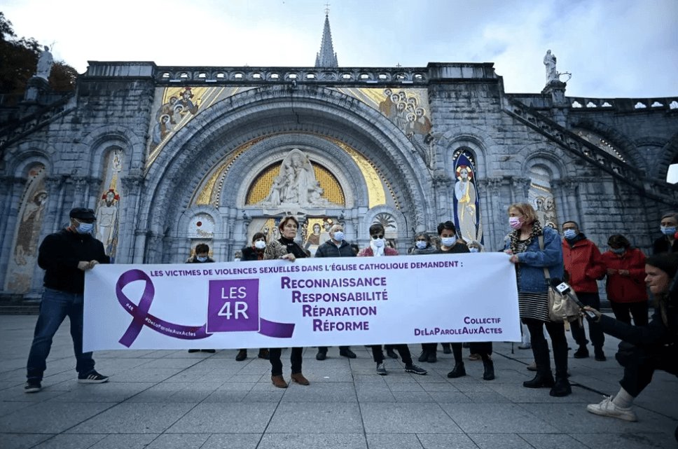 Cardeal francês confessa abuso a menina de 14 anos