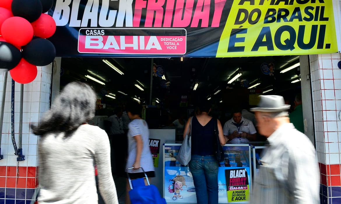 Intenção de consumo das famílias cresce 1,3% em novembro