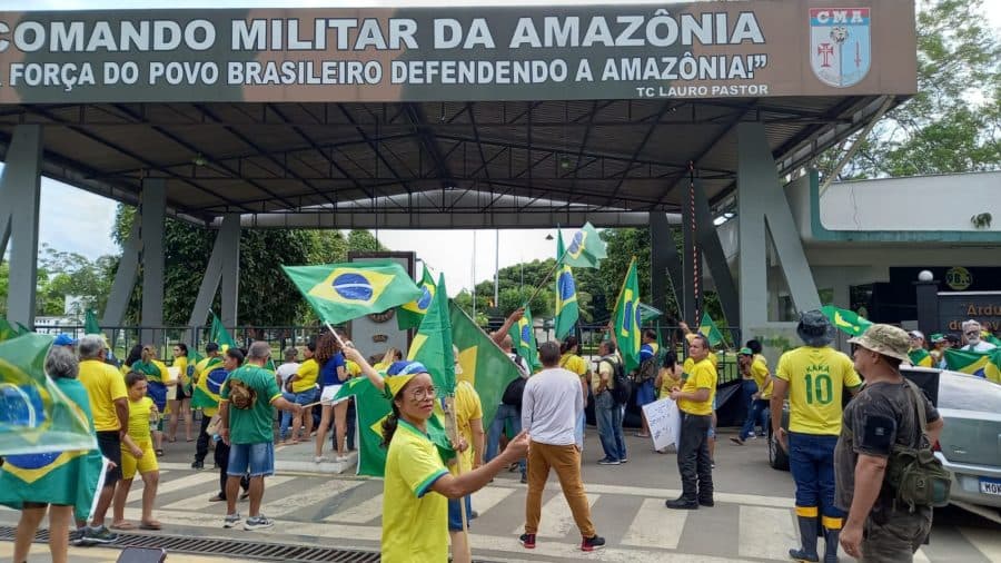 SSP-AM e Conselho Tutelar negociam com manifestantes no CMA