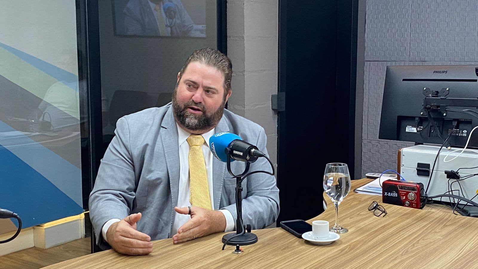 William Alemão denuncia assessor por saudação nazista