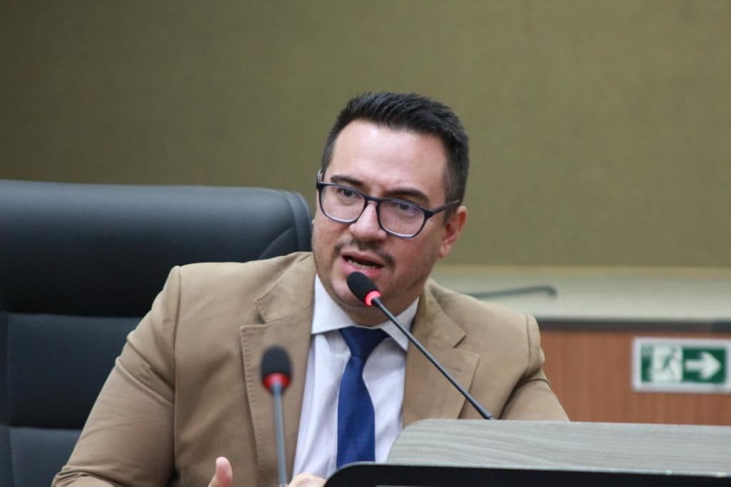 Vereador Rodrigo Guedes é processado por genro de David Almeida