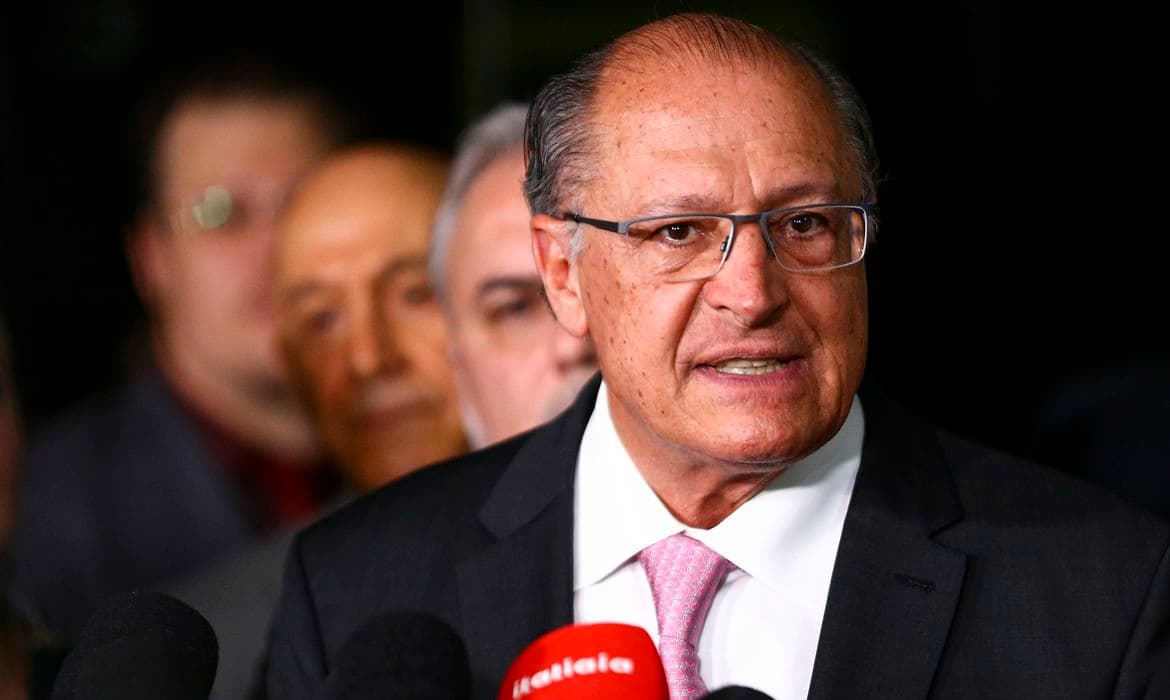 Alckmin anuncia Mantega e irmã de Marielle na equipe de transição