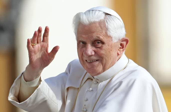 Morre Papa emérito Bento XVI, informa Vaticano