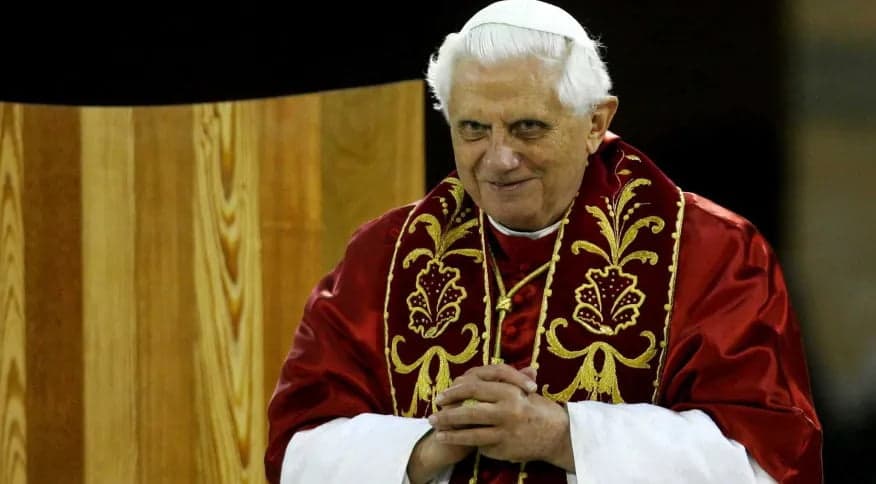 Papa Francisco pede orações ao antecessor Bento XVI após piora de saúde