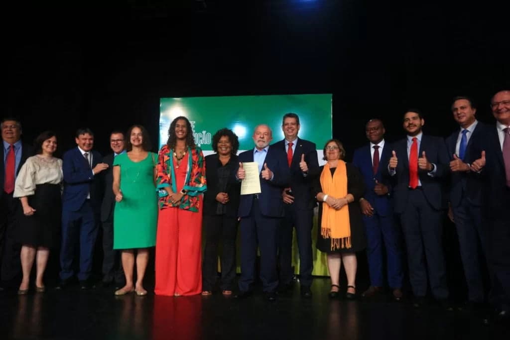 Lula anuncia mais 16 ministros, incluindo as primeiras mulheres