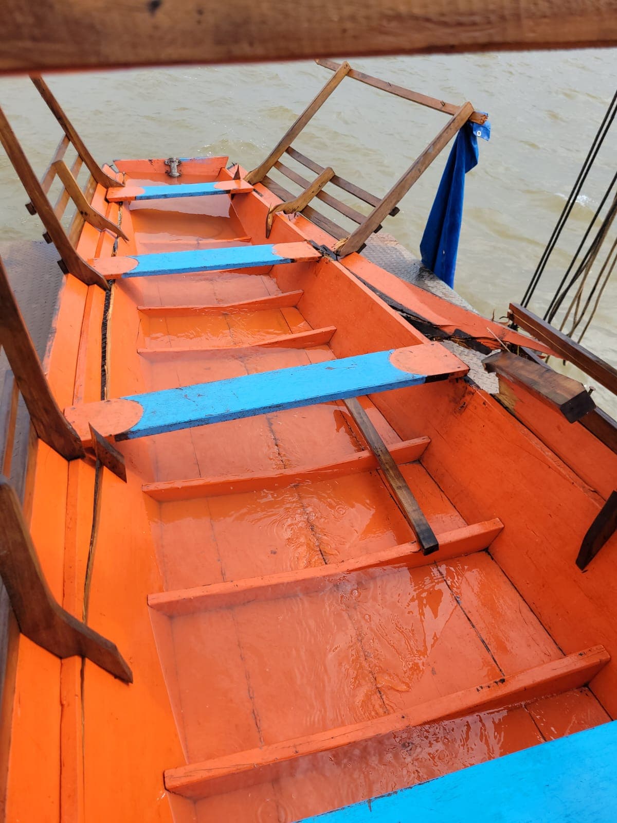 Colisão entre lancha e rabeta em Parintins deixa criança desaparecida