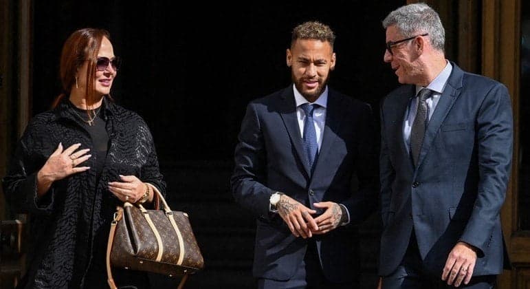 Neymar é absolvido de acusação de fraude por tribunal catalão