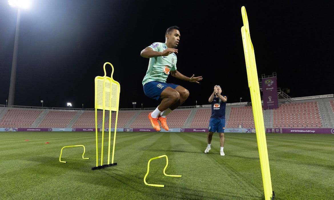 Alex Sandro deve ficar fora do jogo contra a Croácia