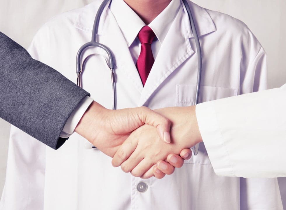 ANS suspende comercialização de 31 planos de saúde por mau desempenho. Veja lista