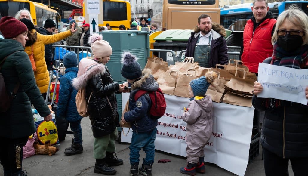 Em Budapeste, centro de apoio a refugiados da Ucrânia pede ajuda