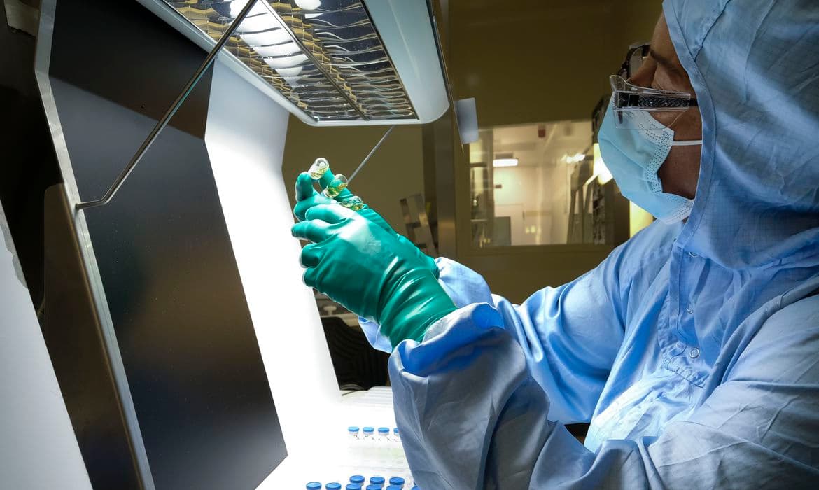 Controle de qualidade consome 70% do tempo de fabricação de uma vacina