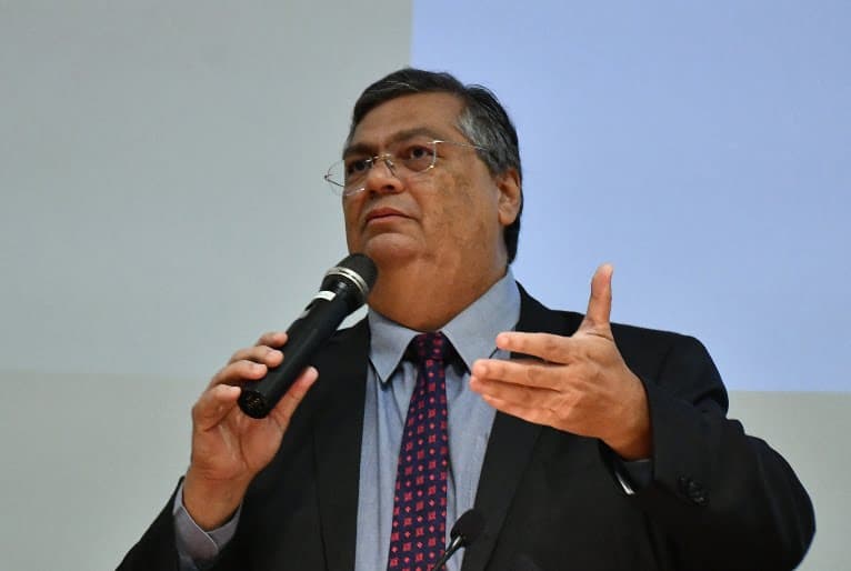 Dino exige que redes retirem mensagens de ameaças a escolas