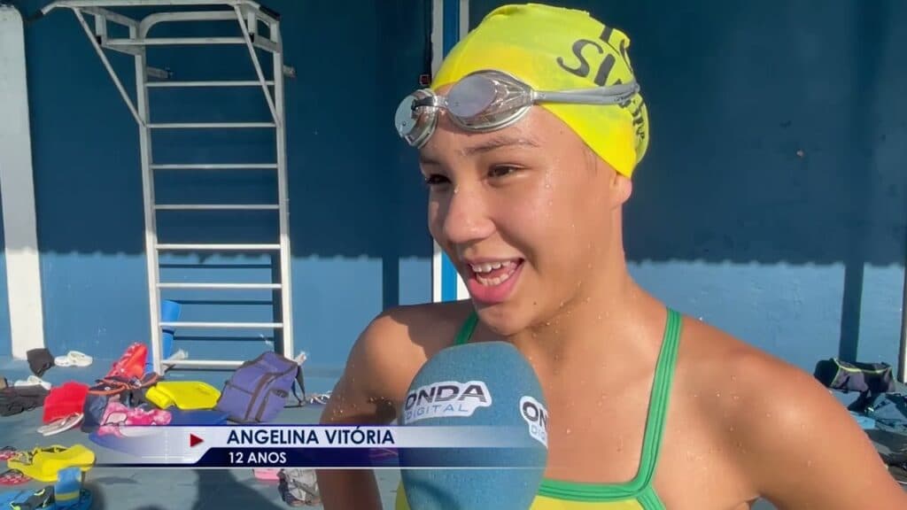 Natação infantil une diversão e saúde para a criançada