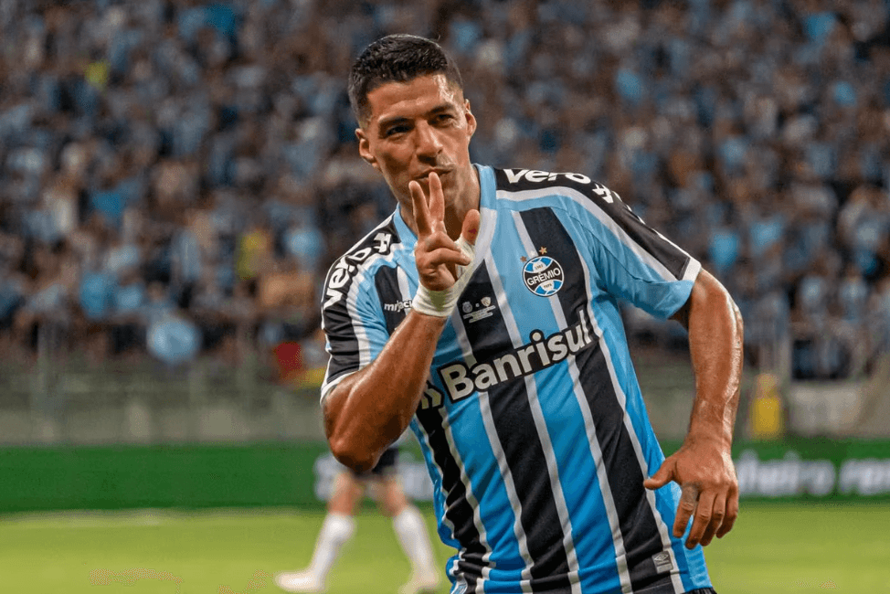 Suárez marca 3 gols em estreia e Grêmio vence Recopa Gaúcha