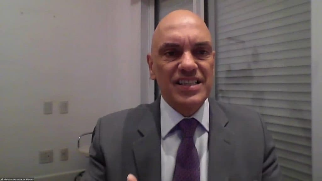 Alexandre de Moraes confirma que conversou com senador Marcos do Val