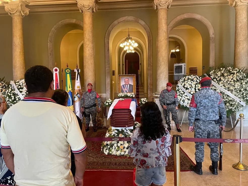 2º dia do velório de Amazonino tem movimentação tranquila