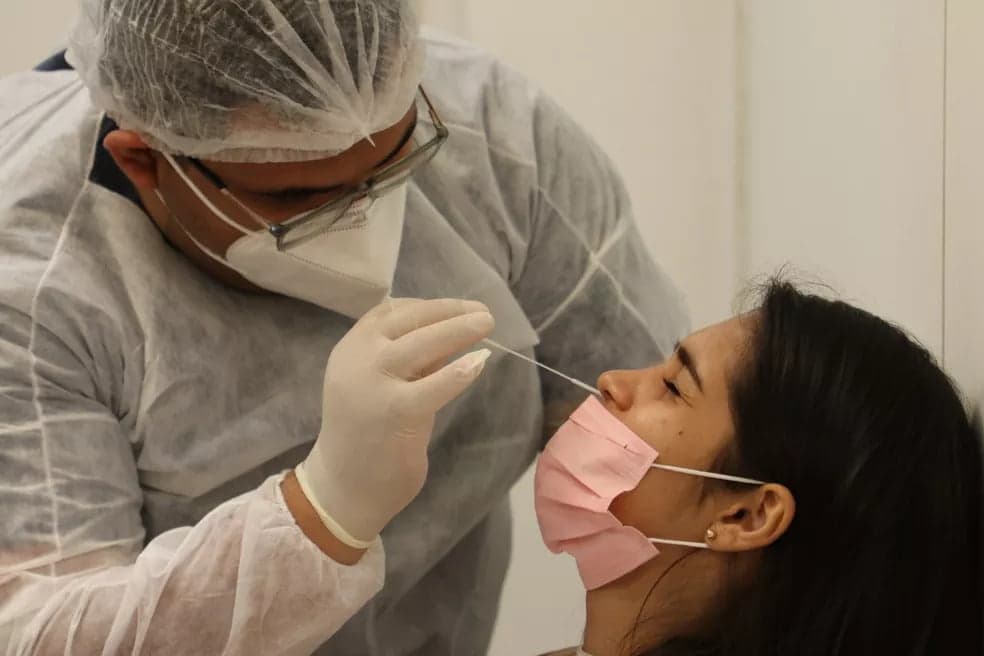 Casos de Covid no AM dobram na última semana de agosto