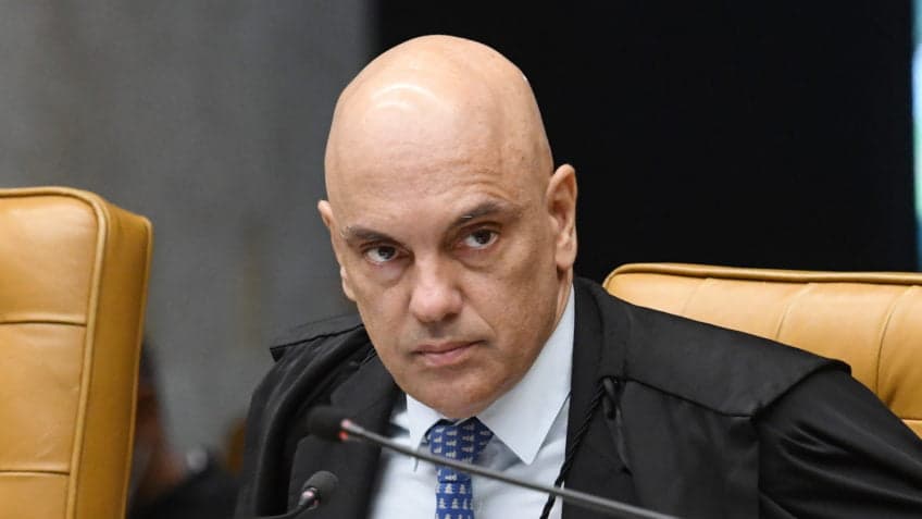 PF vê “relação” entre agressões a Moraes e inquérito no STF ao pedir buscas contra suspeitos