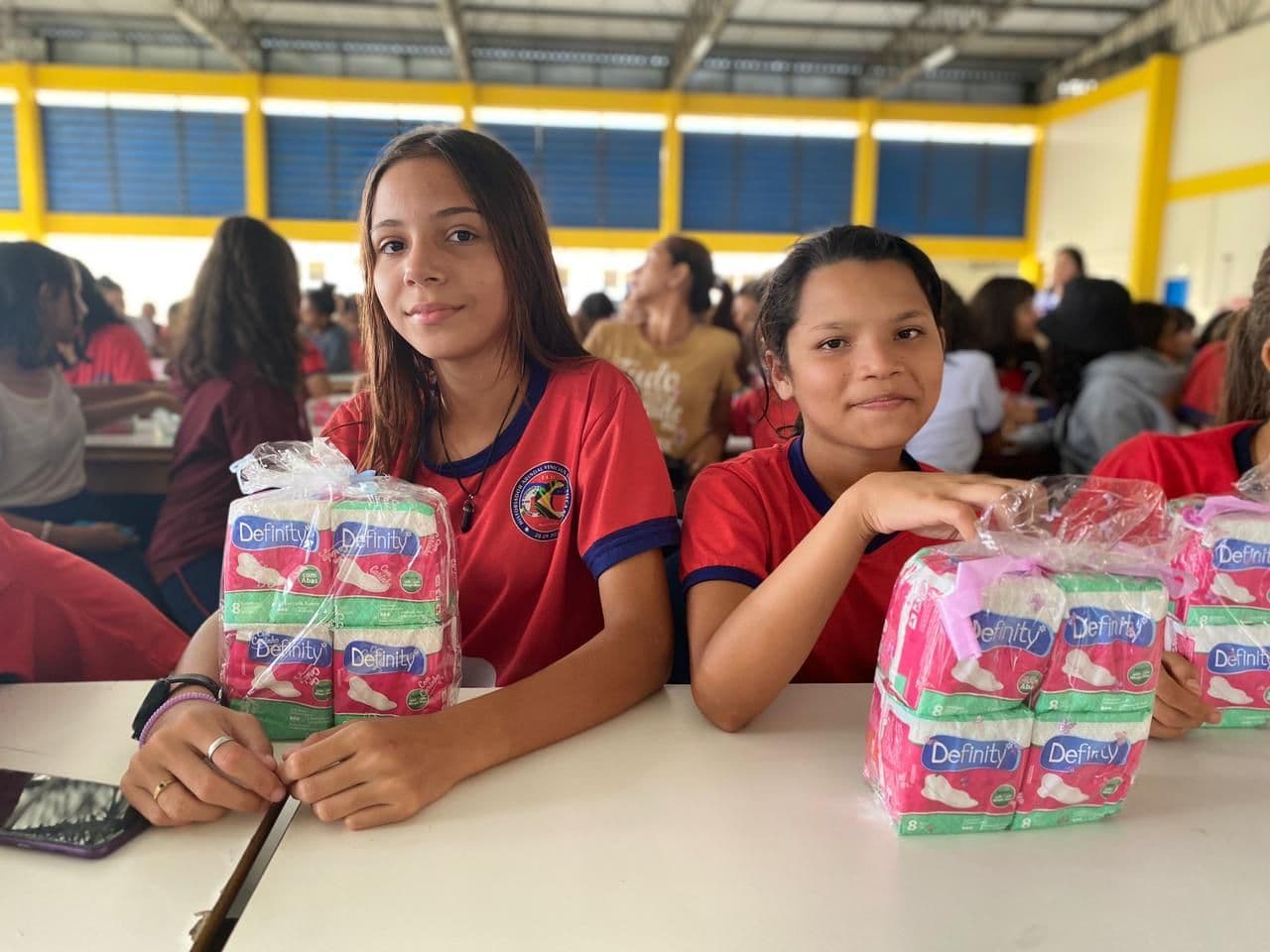 Mais de 9 mil pacotes de absorventes são entregues a meninas em Manicoré