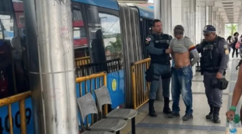 Homem é preso por importunação sexual dentro do ônibus da linha 640