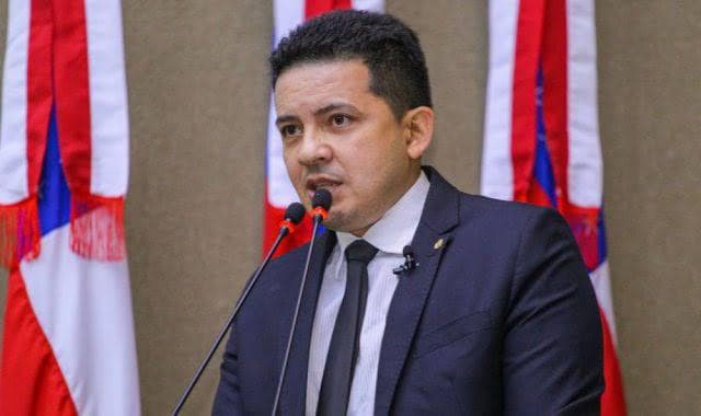 Delegado Péricles: “Se vir carro da Amazonas Energia instalando medidores, denuncie”