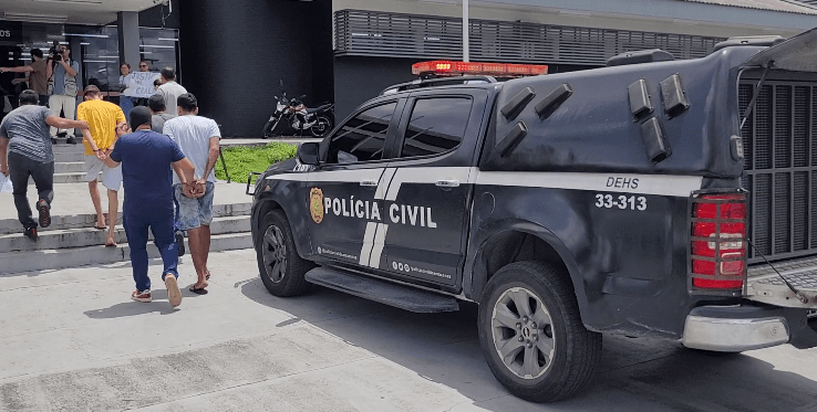 VÍDEO: DEHS dá detalhes sobre prisão de suspeitos do assassinato de professor