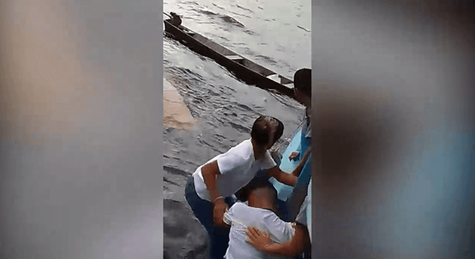 VÍDEO: Temporal deixa ribeirinho à deriva após canoa virar
