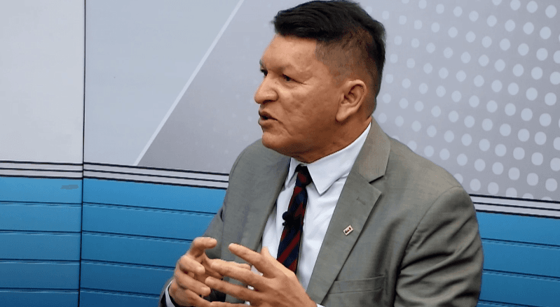 Carlos Santiago: “Amom está se colocando na disputa contra David Almeida”