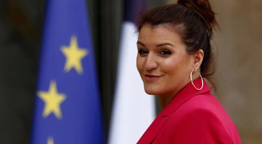 Política feminista francesa é criticada por posar para capa da Playboy