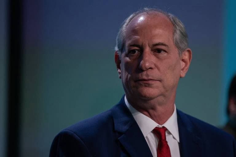 Ciro Gomes retorna ao Brasil após dois meses nos Estados Unidos