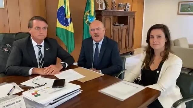Ministro da Educação nomeia funcionária homenageada por Bolsonaro