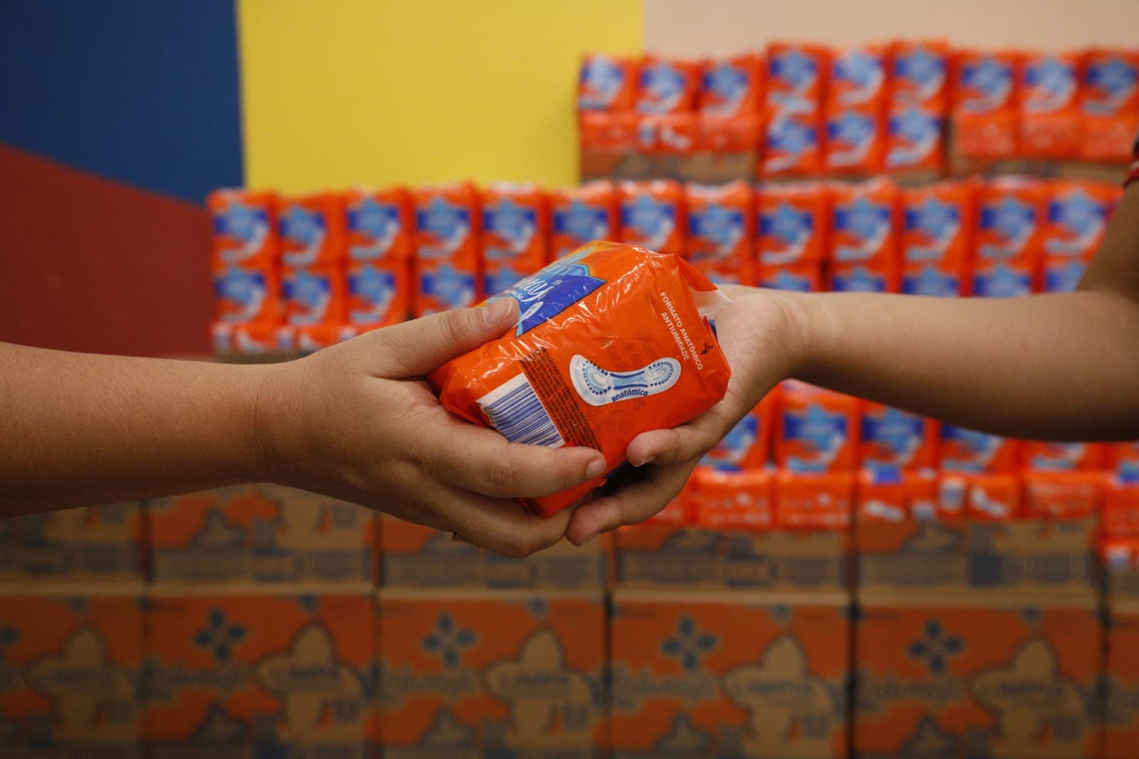 54 mil pacotes de absorventes serão entregues nesta sexta-feira em Parintins