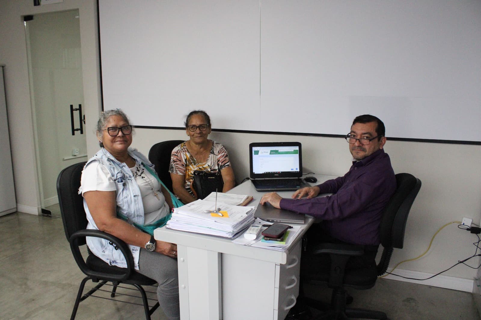 Empreendedores recebem atendimento especializado para emissão de registro em Manaus